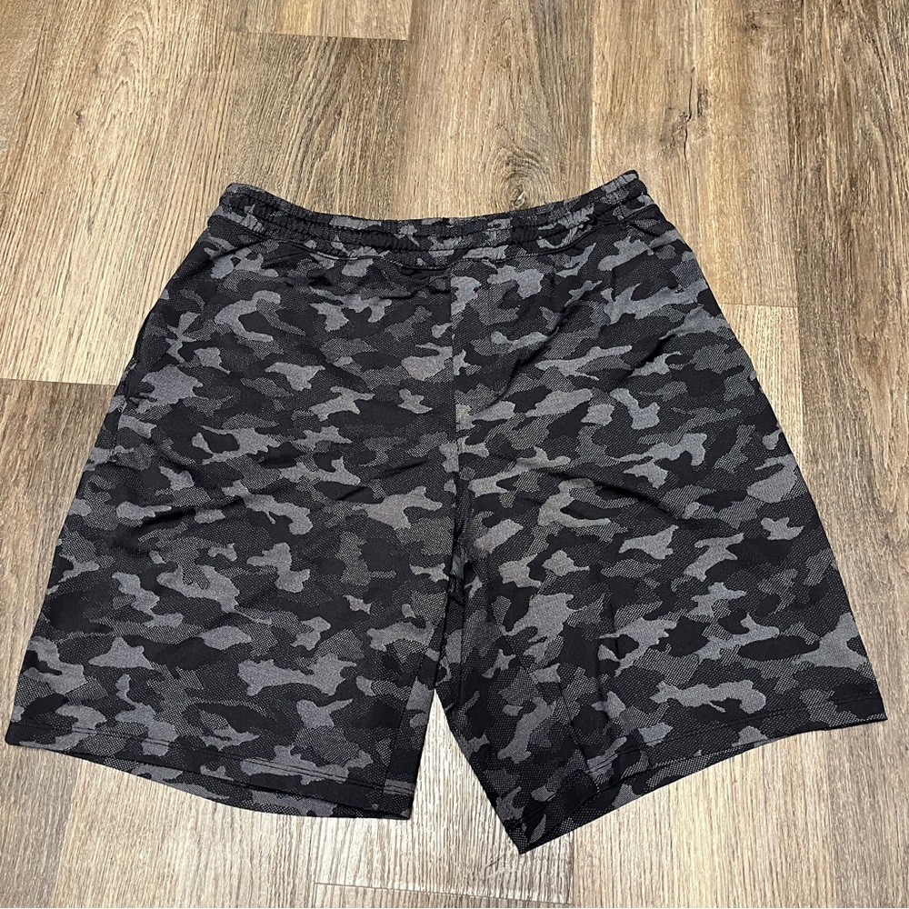 Lululemon Shorts Mens Large Camo Lined Active Performance Comfort Utility